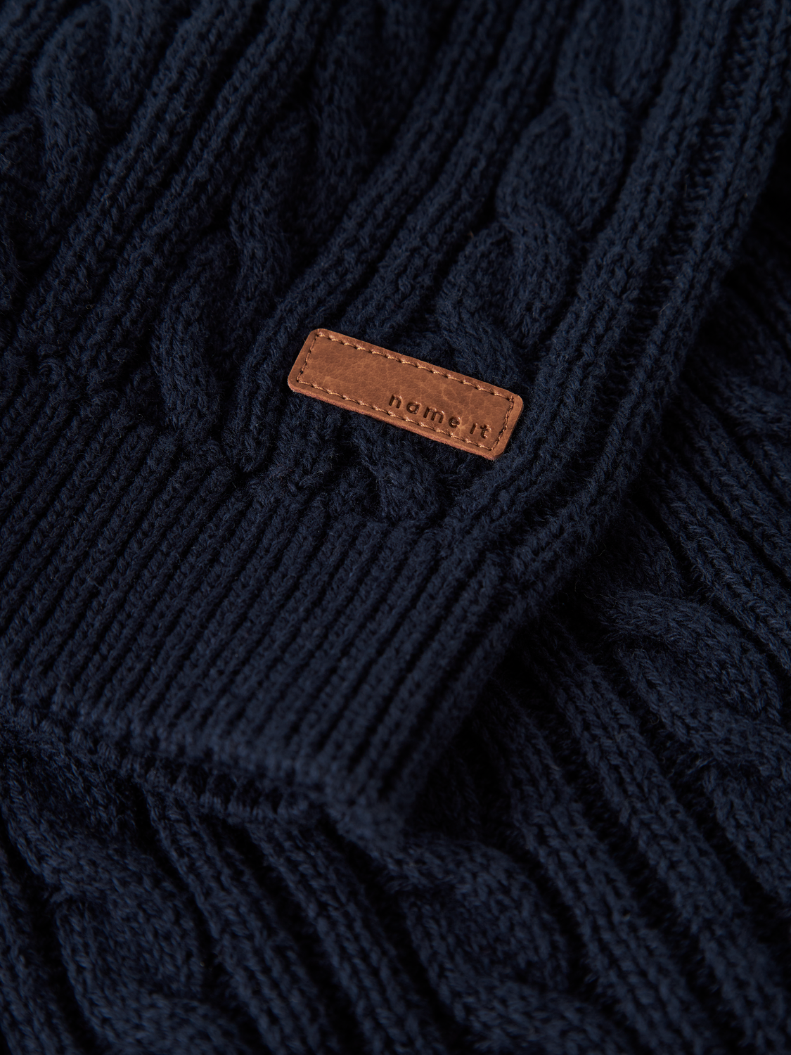 model_shot-front_full